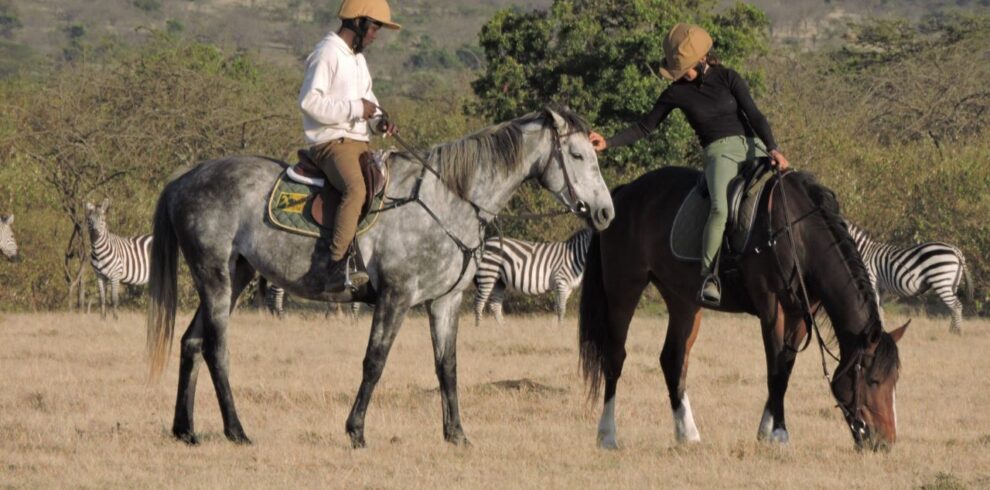 africaunadornedsafaris - Horse Riding Mara Experience